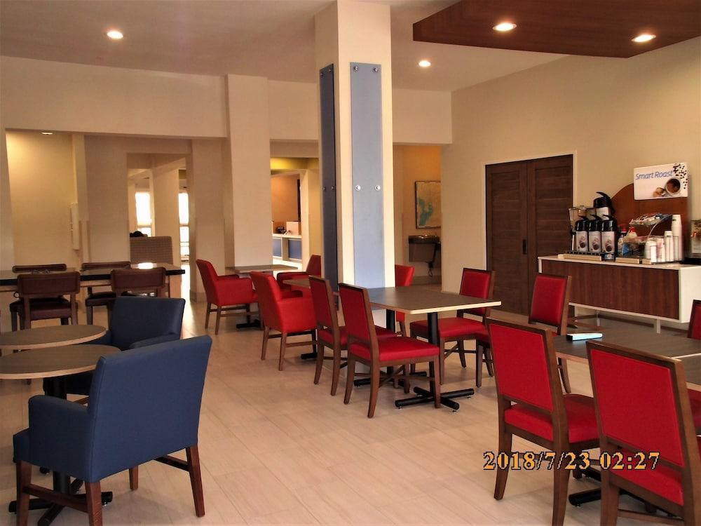 Holiday Inn Express Hotel & Suites Tampa-Fairgrounds-Casino By Ihg Dış mekan fotoğraf