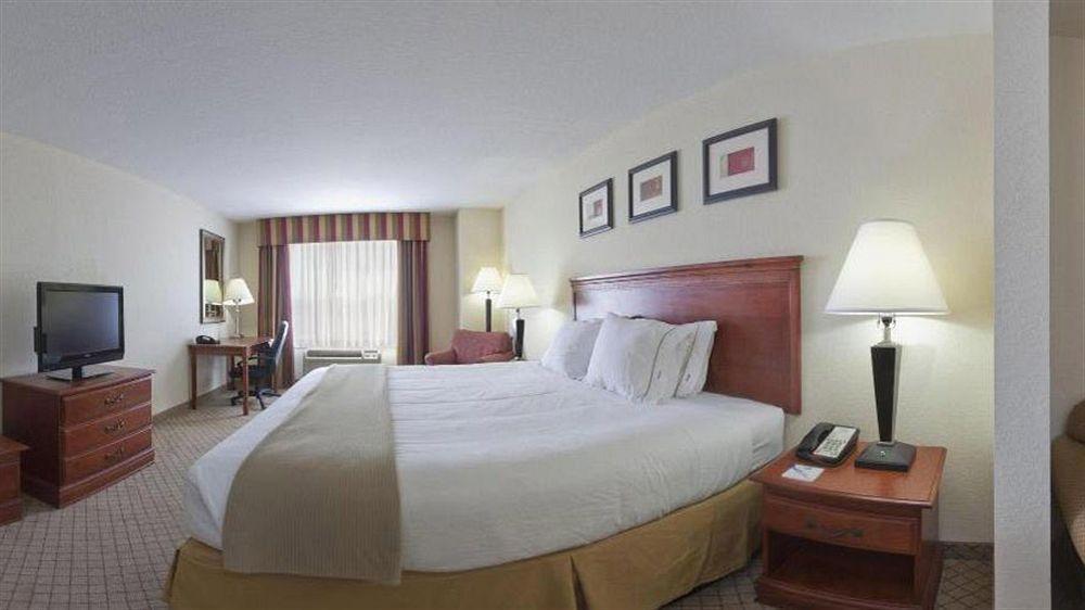 Holiday Inn Express Hotel & Suites Tampa-Fairgrounds-Casino By Ihg Dış mekan fotoğraf