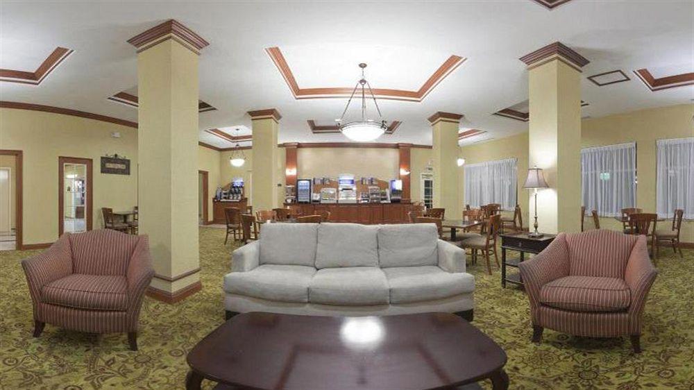Holiday Inn Express Hotel & Suites Tampa-Fairgrounds-Casino By Ihg Dış mekan fotoğraf
