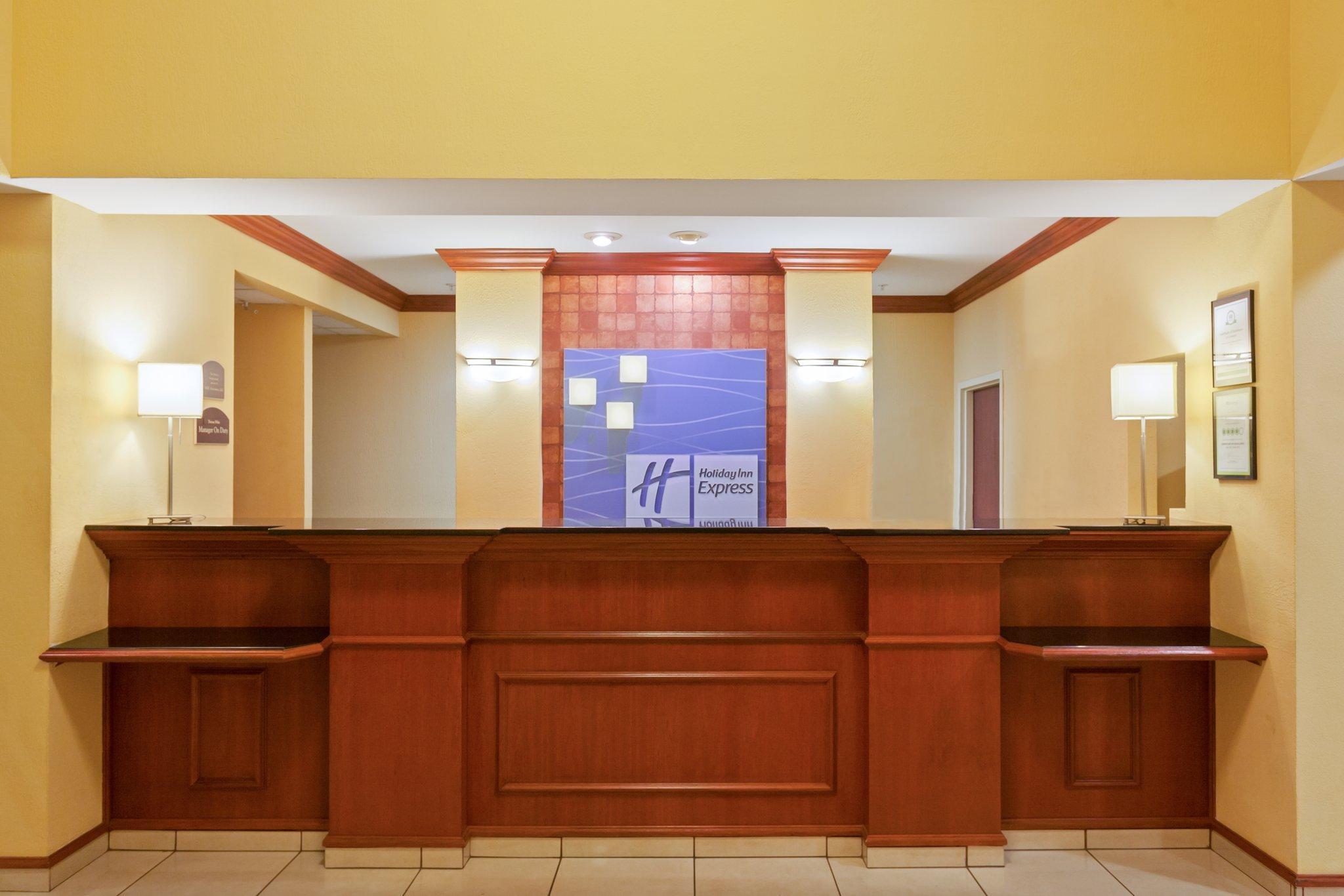 Holiday Inn Express Hotel & Suites Tampa-Fairgrounds-Casino By Ihg Dış mekan fotoğraf