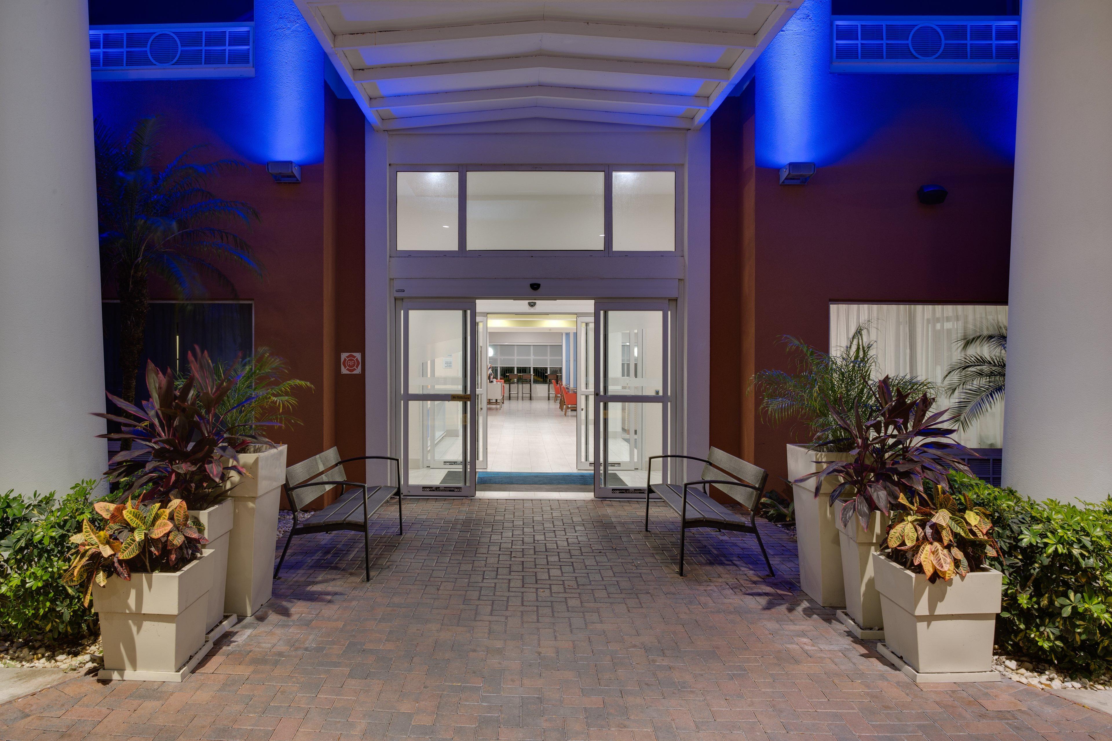Holiday Inn Express Hotel & Suites Tampa-Fairgrounds-Casino By Ihg Dış mekan fotoğraf