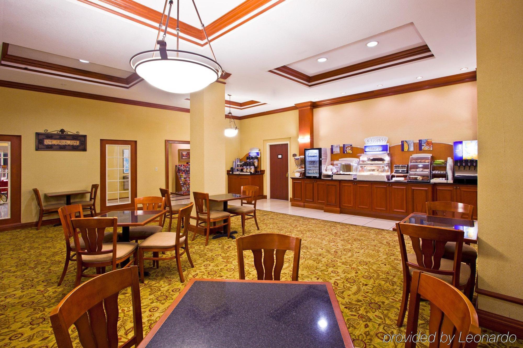 Holiday Inn Express Hotel & Suites Tampa-Fairgrounds-Casino By Ihg Restoran fotoğraf