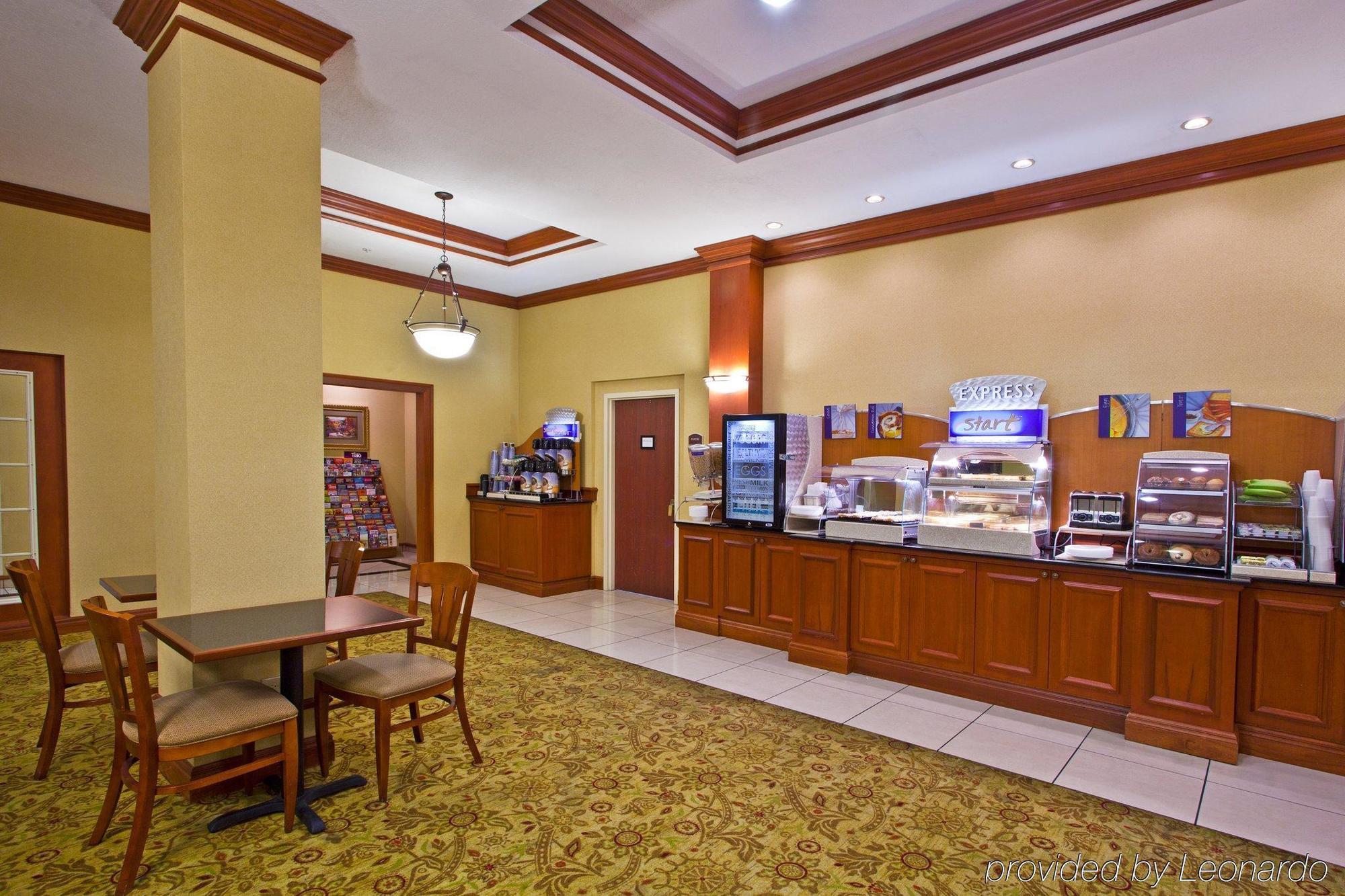 Holiday Inn Express Hotel & Suites Tampa-Fairgrounds-Casino By Ihg Restoran fotoğraf