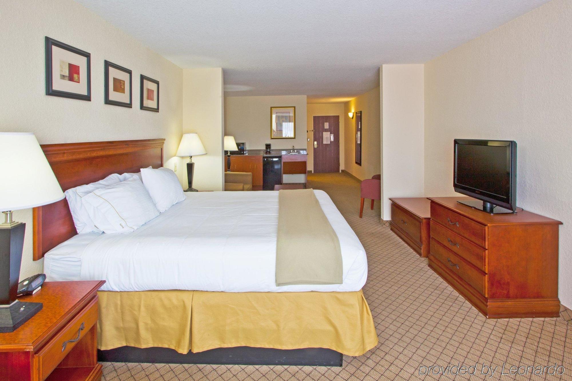 Holiday Inn Express Hotel & Suites Tampa-Fairgrounds-Casino By Ihg Oda fotoğraf